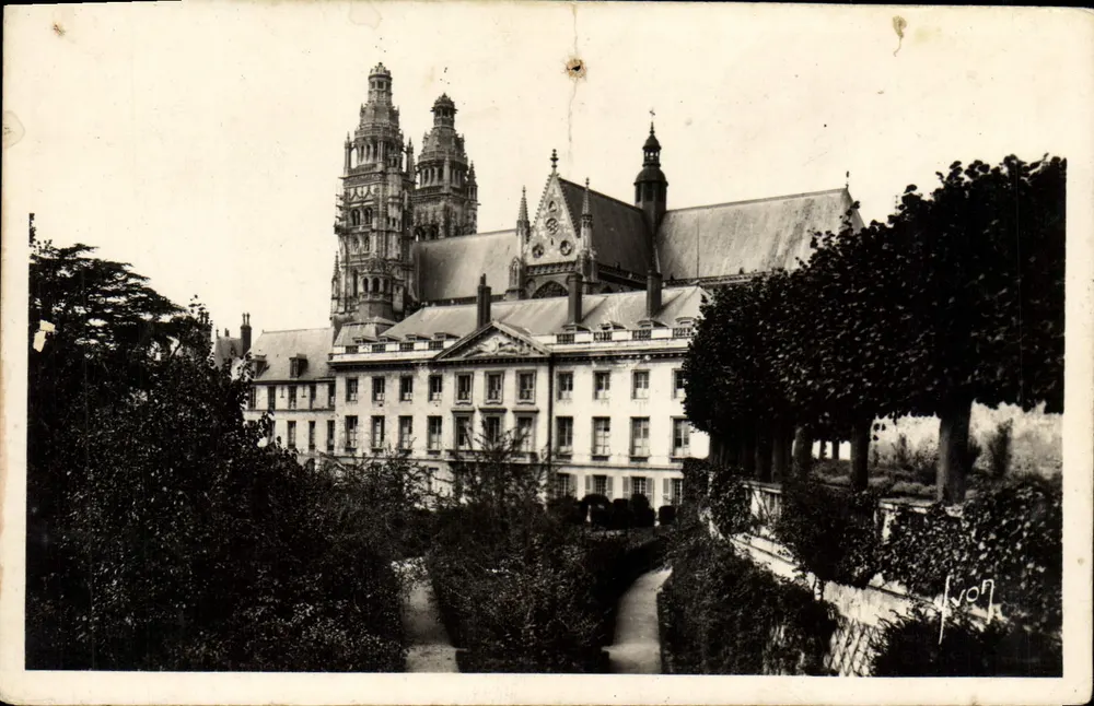 Tours — Musée des Beaux-Arts et la Cathédrale — Éditions Yvon, n°1742 - Frente