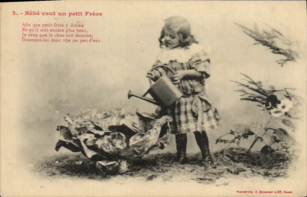 Bébé veut un petit frère — Szene mit Kind, das eine Kohlköpfe bewässert — Phototype A. Bergeret & Cie, Nancy - Vorderseite
