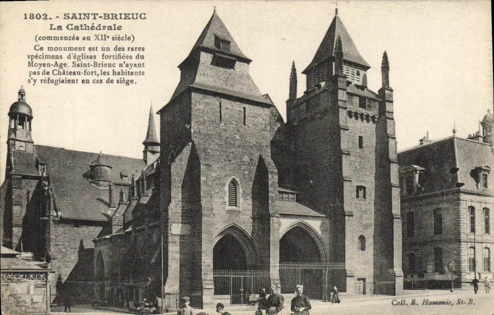 Saint-Brieuc — A Catedral (iniciada no século XII) — Coll. E. Hamonic, St-B. - Frente