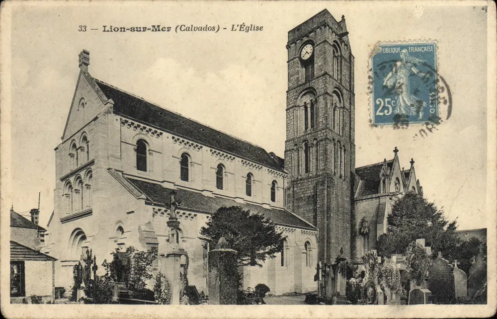 Lion-sur-Mer (Calvados) — L'Église avec son clocher et cimetière — Éditeur : 'Lion-sur-Mer (Calvados)' n°33 - Frente