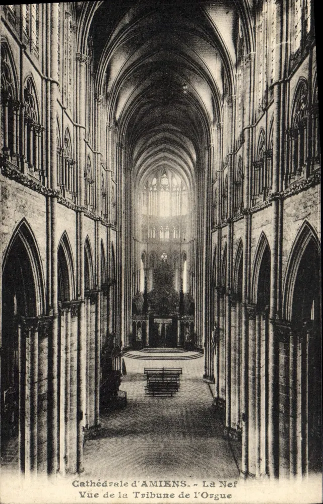 Kathedrale von Amiens — Die Kirche von der Orgeltribüne aus gesehen - Vorderseite