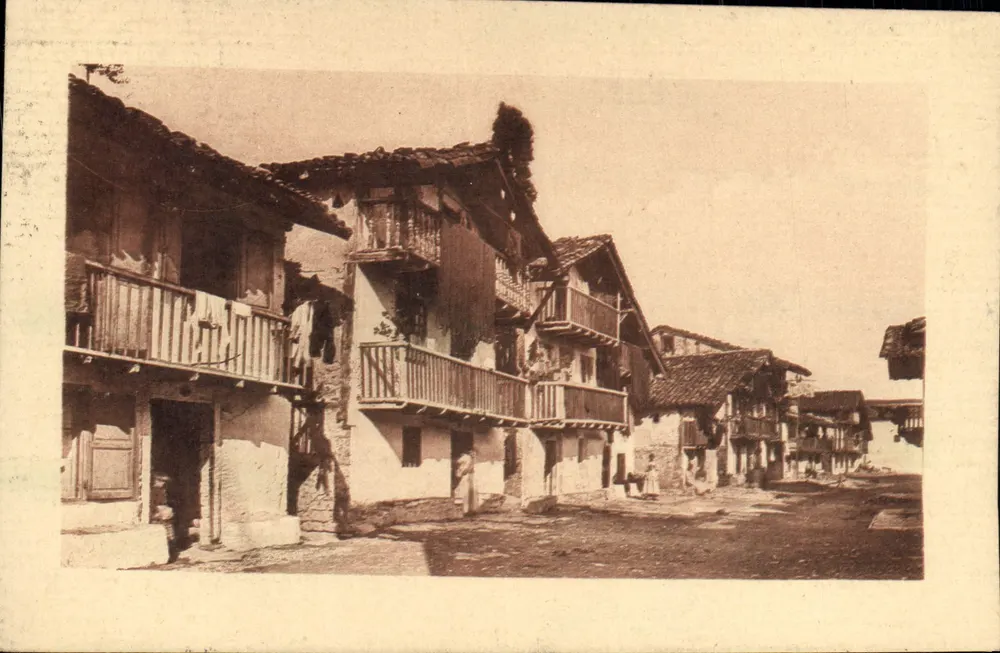 फुएंटेरराबिया में एक चल रही गली — अज्ञात प्रकाशक, श्रृंखला संख्या अदृश्य - आगे