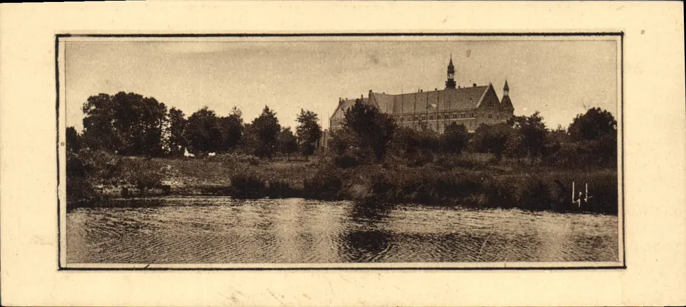 Castelo de Pont-à-Coucy — vista panorâmica — editor não identificado - Frente