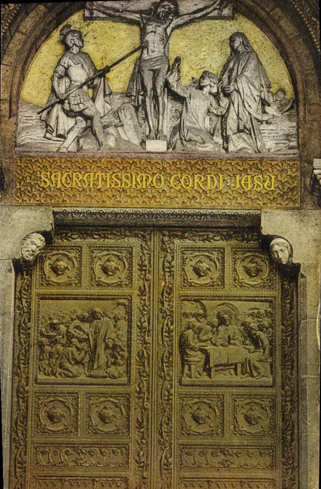 Basilika des Heiligen Herzens von Montmartre — Zentrale Bronze-Tür und verziertes Gesims - Vorderseite