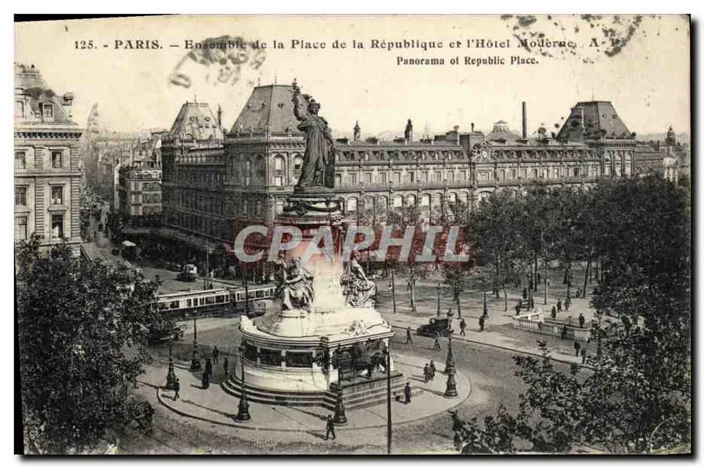 Paris — Ensemble der Place de la République und das Hôtel Moderne — Panorama der Place de la République - Vorderseite