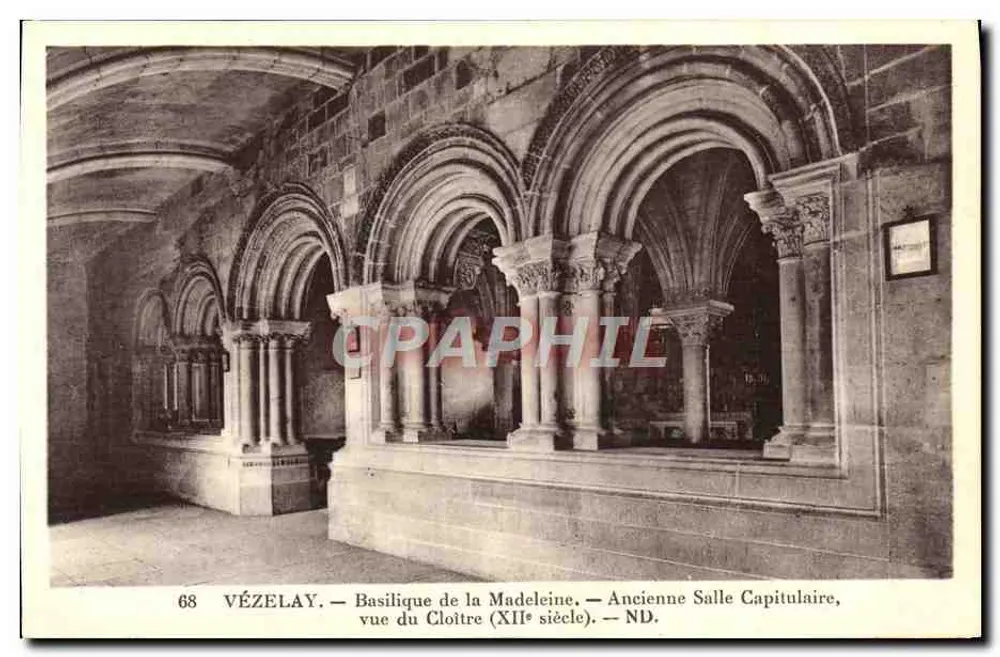 Vézelay — Basilika der Madeleine — Ehemaliger Kapitelsaal, Ansicht des Cloisters (12. Jahrhundert) - Vorderseite