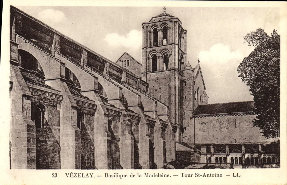 VÉZELAY — Basilique de la Madeleine — Tour St-Antoine — LL. - Vorderseite