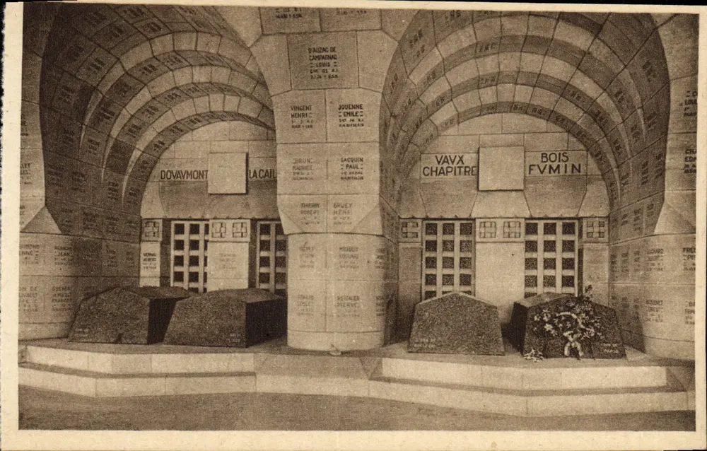 Douaumont — Cripta das Alvéolas — Edição do Comitê do Ossuário, Nancy - Frente