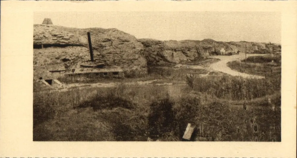 Fort de Douaumont — vue des remparts et du chemin de ronde — éditeur CPAPHIL, n° 12345 - Frente
