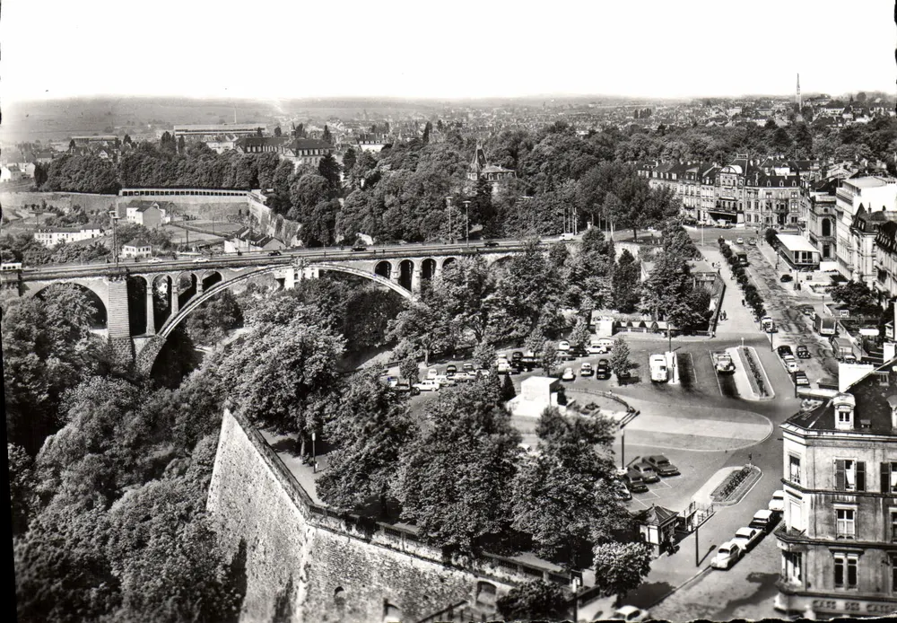 Luxemburg — De Adolphebrug — Panoramatische uitzicht — Verticale foto — Uitgever: Verticale foto — N° 158 - Voorkant
