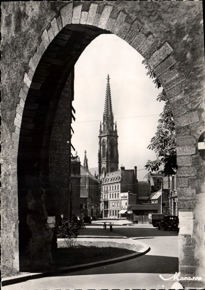 Mulhouse — Ansicht der Porte du Bollwerk über Saint-Etienne — Photo d'Art Marasco - Vorderseite