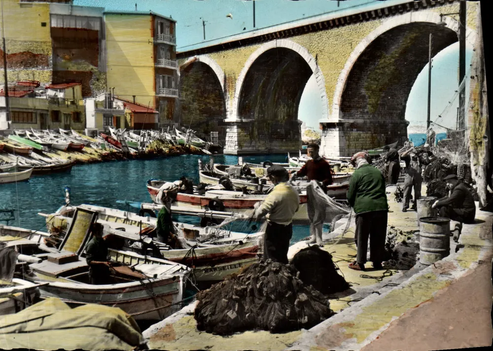 Porto de Marselha — Pescadores e ponte em arco — Edições de França, Valton des Auffes - Frente