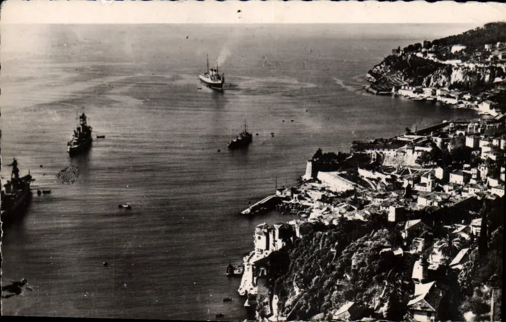 La Rade de Villefranche-sur-Mer — vue aérienne des navires et du port — Les Éditions Françaises, n° 330 - Vorderseite