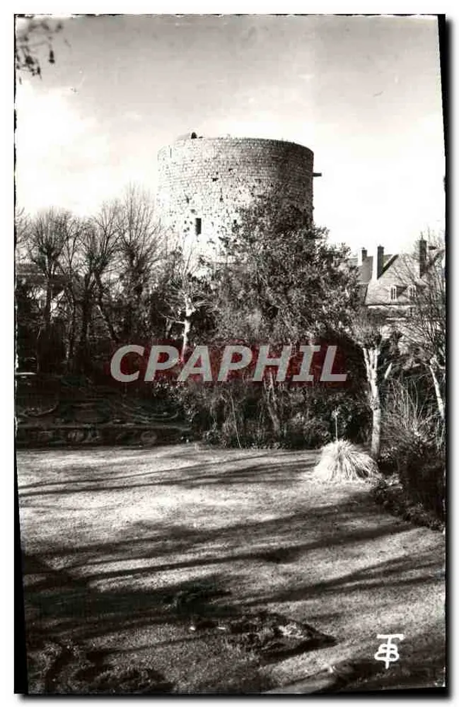 Dourdan — Castelo (início do século XIII) — Campo de armas — O Donjon - Frente