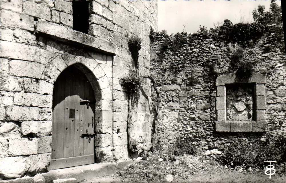 Dourdan (S.-et-O) — O Castelo, início do XIII — Photo R. DU BOUY, Paris-XVIIIe - Frente