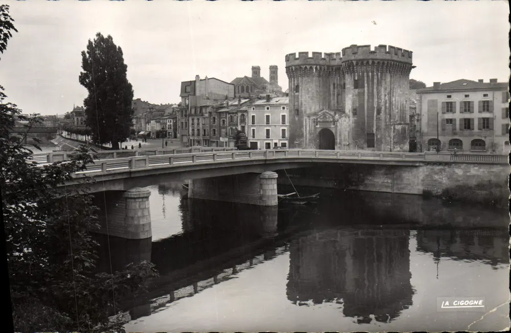 Pont et la Porte Chaussée — vue de Verdun (Meuse) — Éditions Véritable - Frente