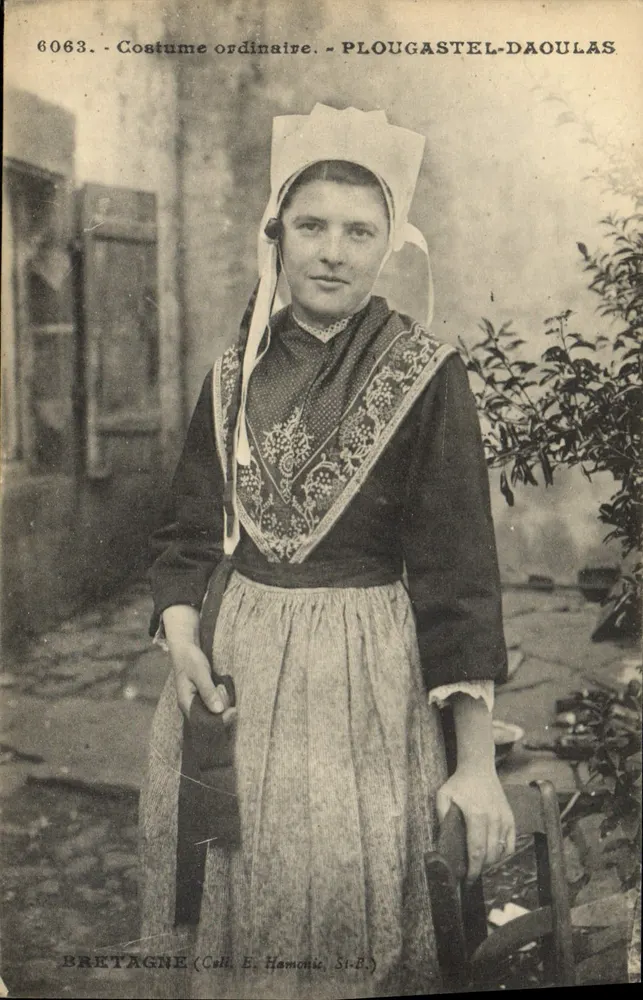 Frau im gewöhnlichen Kleid - PLOUGASTEL-DAOULAS - Bretagne (Call. E. Harmonie, St-B.) - Vorderseite