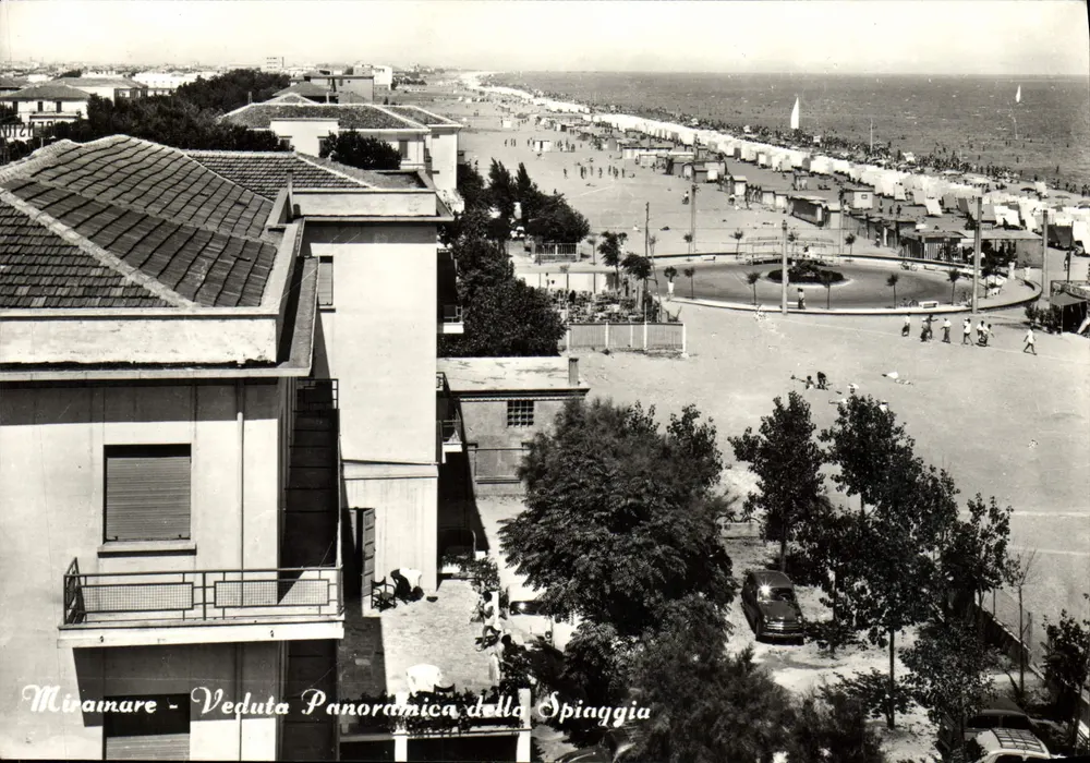 Miramare - Panoramablick auf den Strand — Verlag A.B.R. n° 5 - Vorderseite