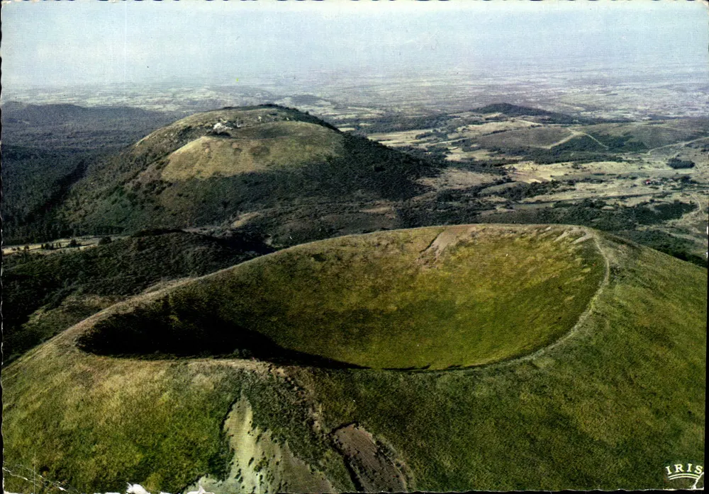 Le Puy du Pariou — Cratère — antigo vulcão — IRIS - Frente