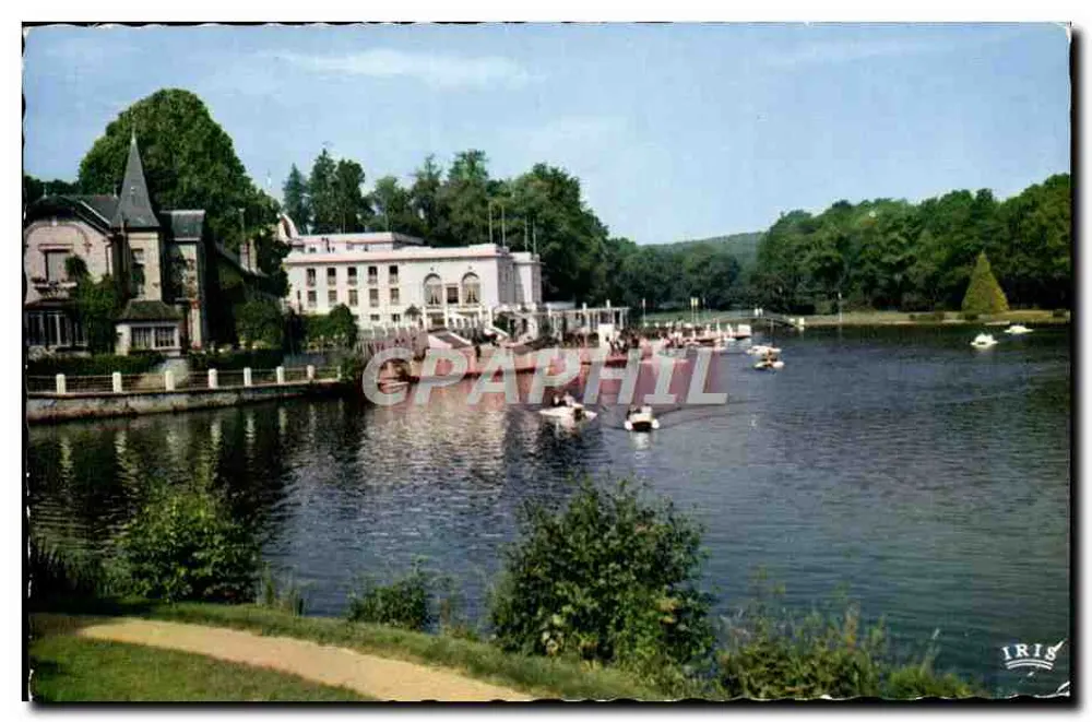 Bagnolles-de-l'Orne — Das Kasino am See und die Pedalboote — Verleger IRIS - Vorderseite