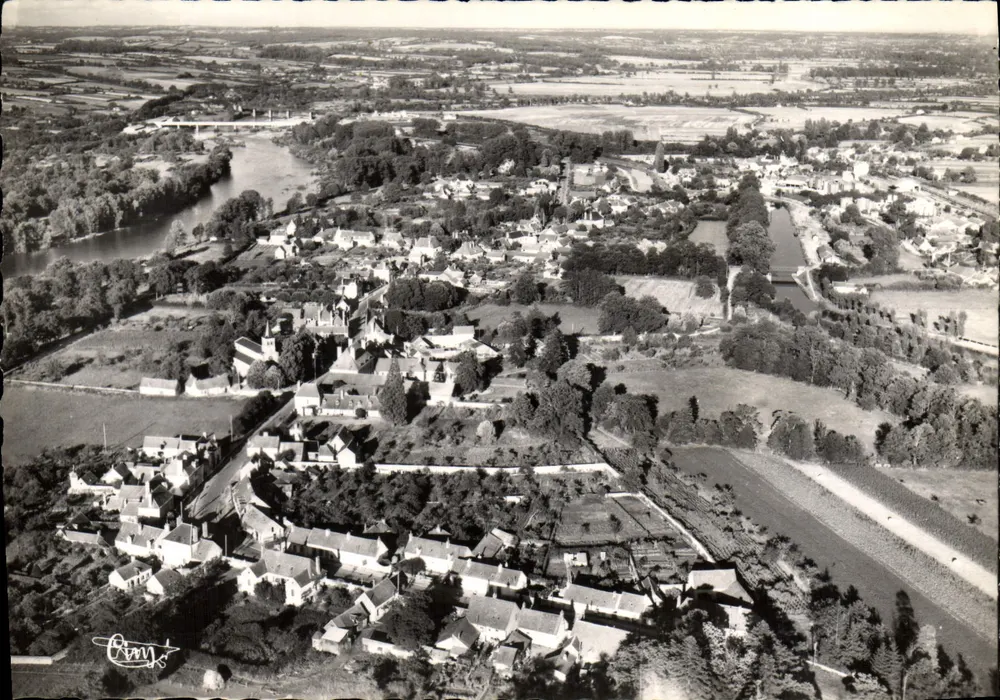 DIOU (Allier) — Allgemeine luftige Ansicht — Die Loire und der Kanal - Vorderseite