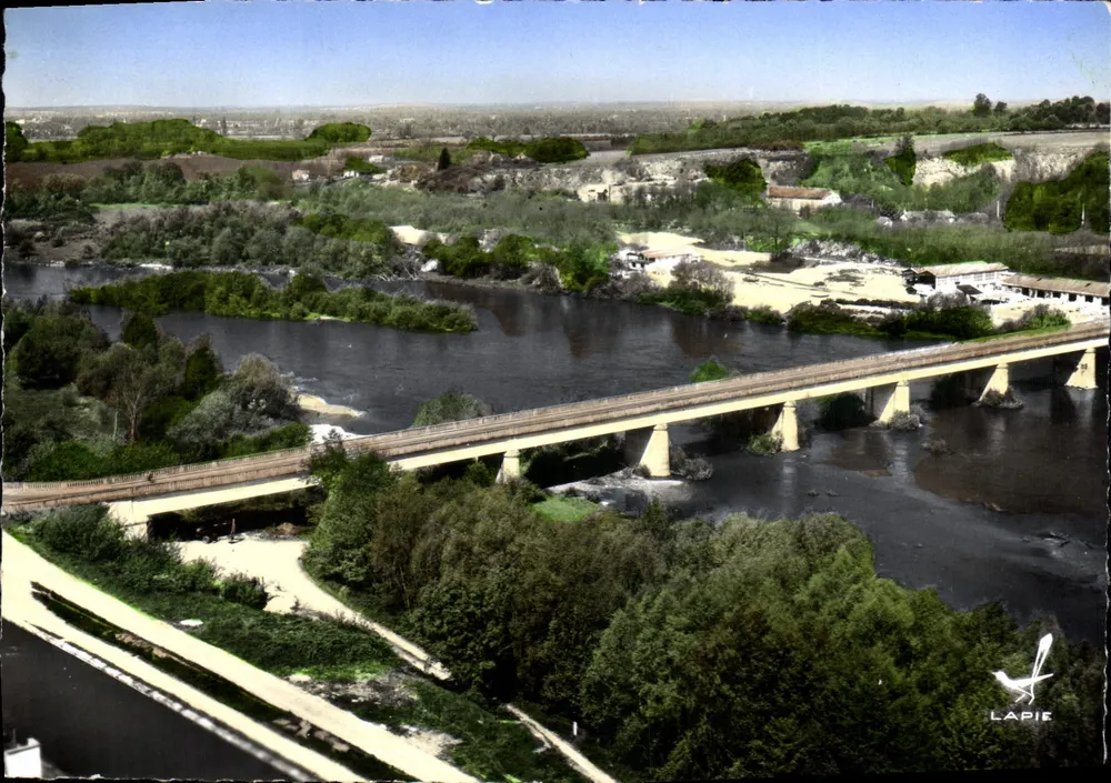 Luftbild der Brücke über die Loire in Dioû (Allier) — Lapie-Ausgabe - Vorderseite