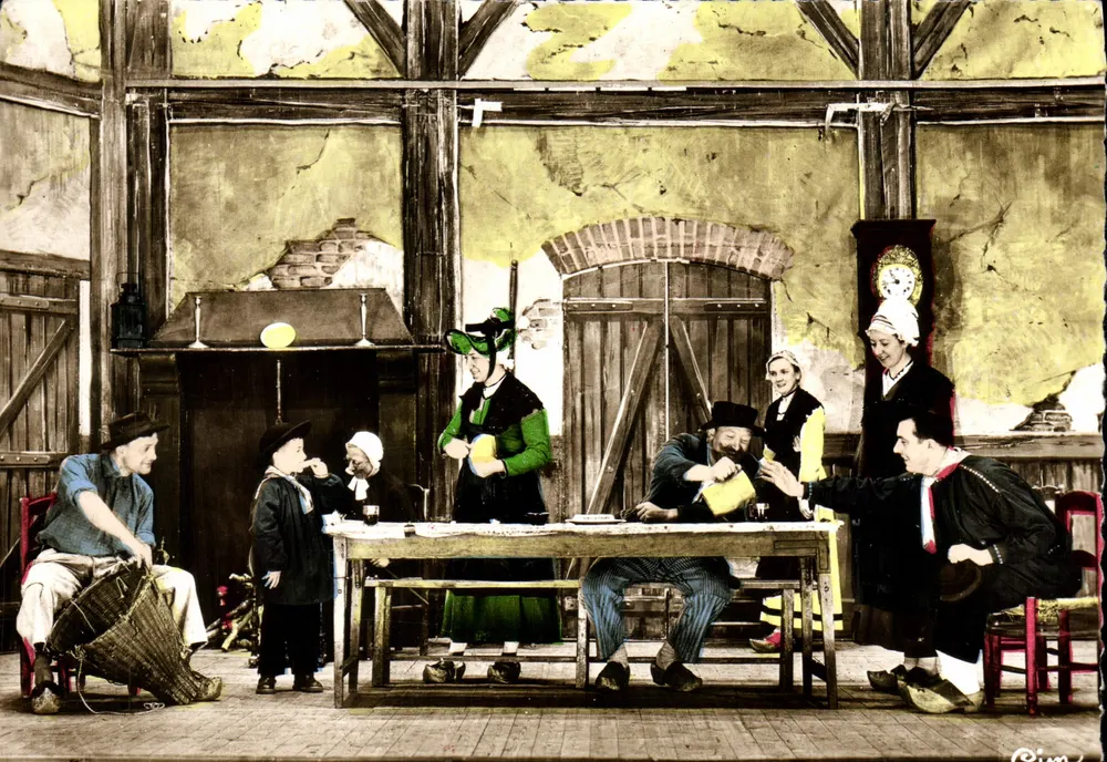 Kleidung aus dem Bourbonnais — Bourbonnais-Abend — Gesellschaft 'Les Troubadours Montluçonnais' Nr. 51 - Vorderseite