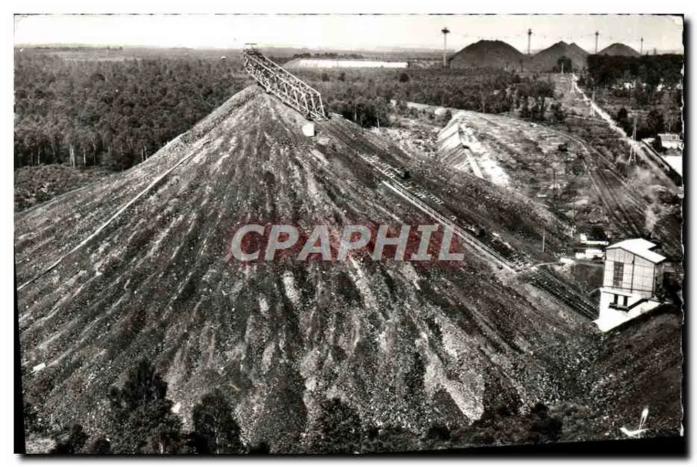 Bruay-sur-Escant — Ein Bergwerkshügel — Édition CATE - St-Maur - Vorderseite