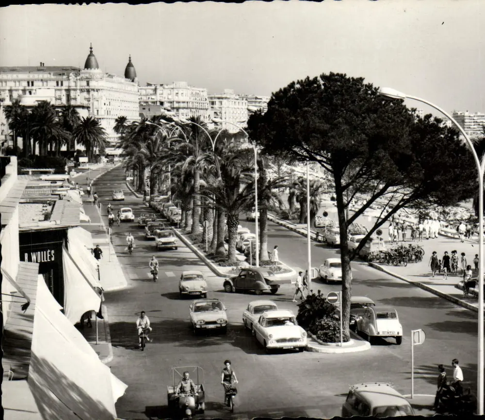 Cannes — Die Promenade de la Croisette — Éditions Réunies Françaises - Vorderseite