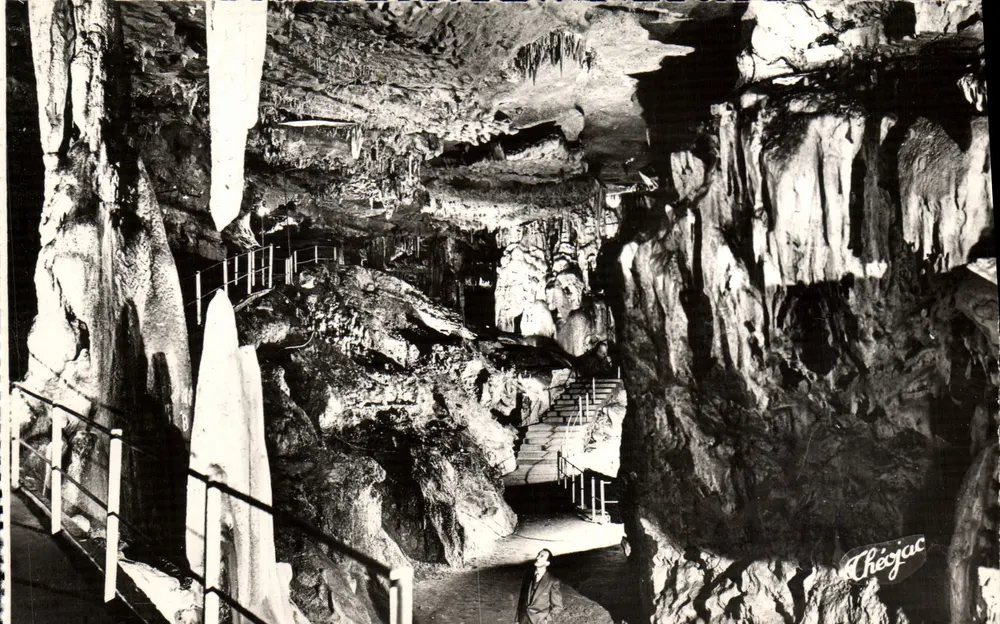 Grutas de Bétharram — Colunas em formação — Chéojac - Frente
