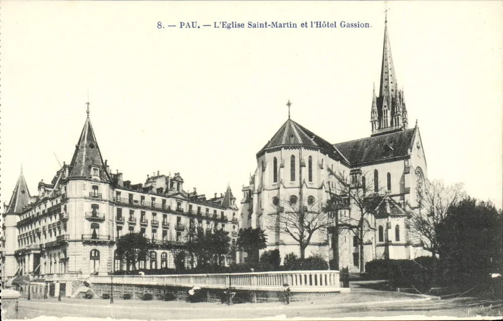 Pau — Kirche Saint-Martin und Hotel Gassion - Vorderseite