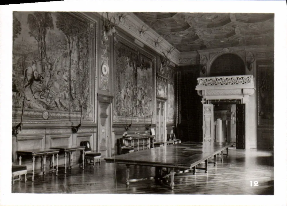 Sala de jantar decorada com tapeçarias — Castelo de Chantilly — série 12 - Frente