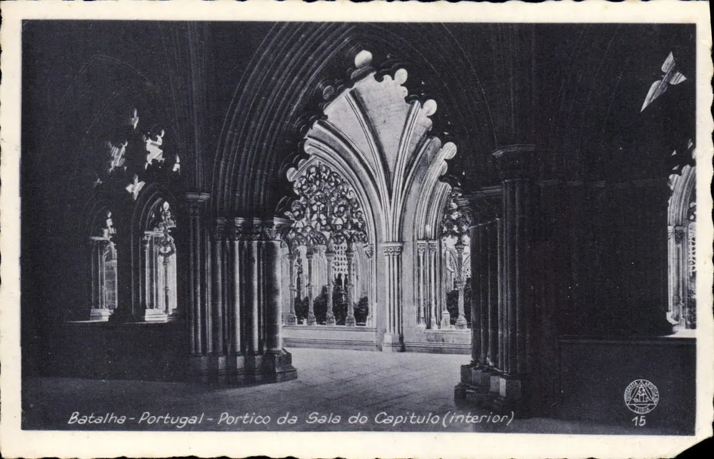 Batalha - Portugal - Portico da Sala do Capitulo (interior) — n° 15 - Frente