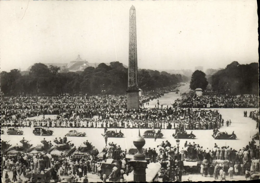 Défilé des F.F.I. — Place de la Concorde — Éditions O. P. — n°16 - Vorderseite