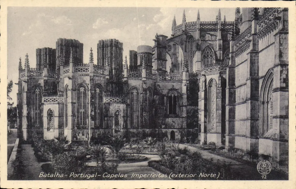 Batalha - Portugal - Capelas Imperfeitas (exterior Norte) — Editor: Edição da Fotogenia Artística, Lda. — N° de série 12 - Frente