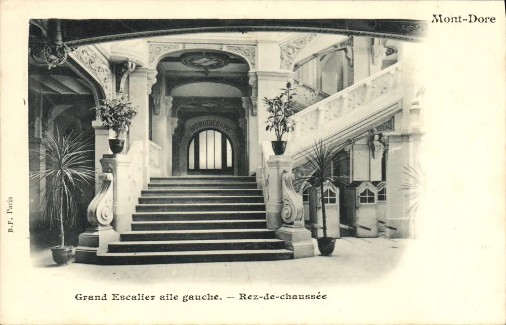 Großer Treppenaufgang linken Flügel — Erdgeschoss — Mont-Dore — B.F. Paris - Vorderseite