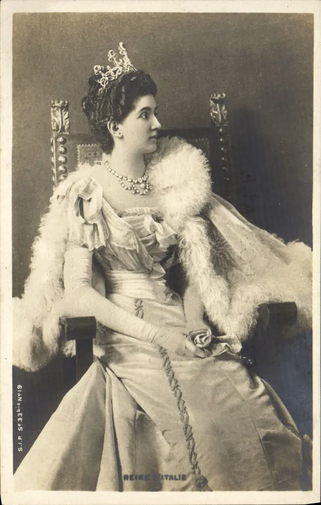 Rainha da Itália — retrato em traje real — SIP, N°336, 1919 - Frente