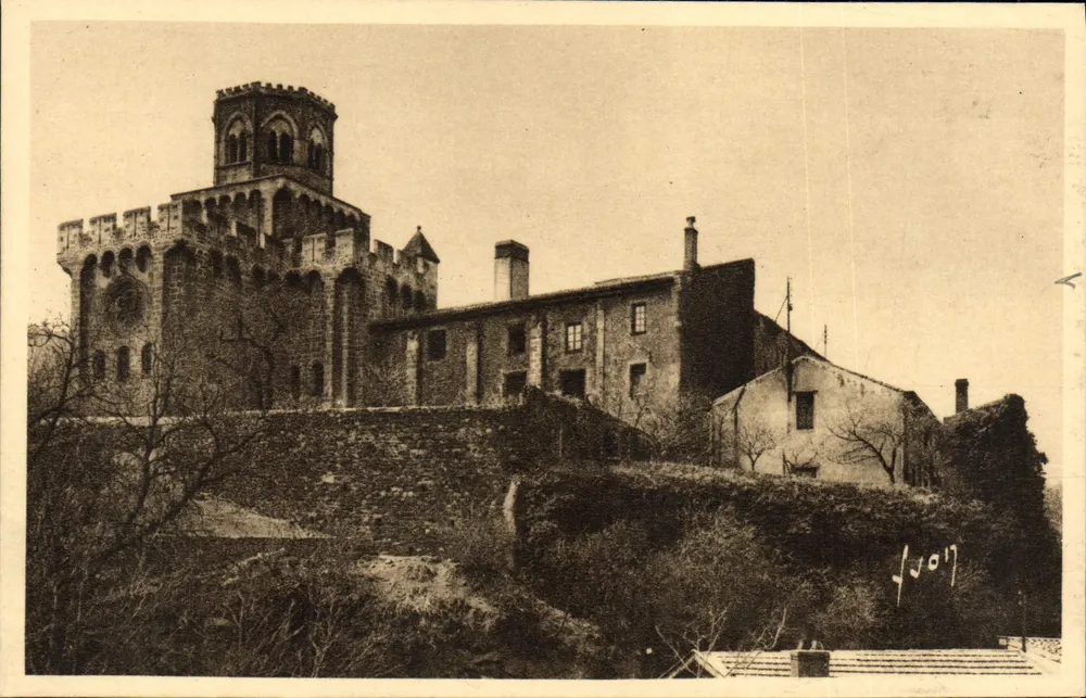 Royat (Puy-de-Dôme) — A Igreja Fortificada São Léger (século XI) — As Edições de Arte 'L'Art', Paris - Frente