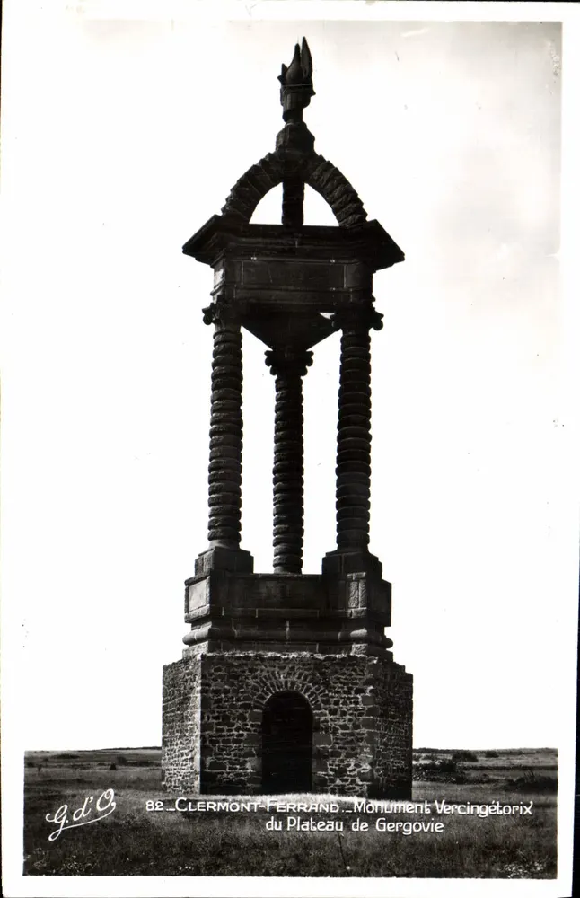 Clermont-Ferrand — Denkmal Vercingétorix auf dem Plateau von Gergovie — G.D'Ô - Vorderseite