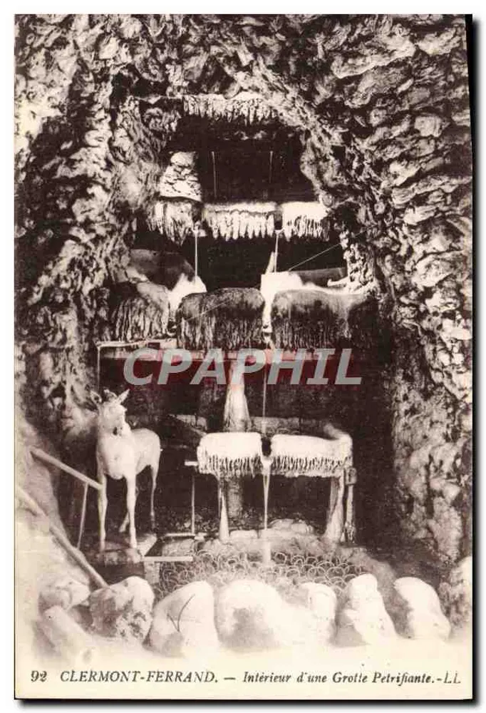 Clermont-Ferrand — Interior de uma Gruta Petrificante — L.L. - Frente