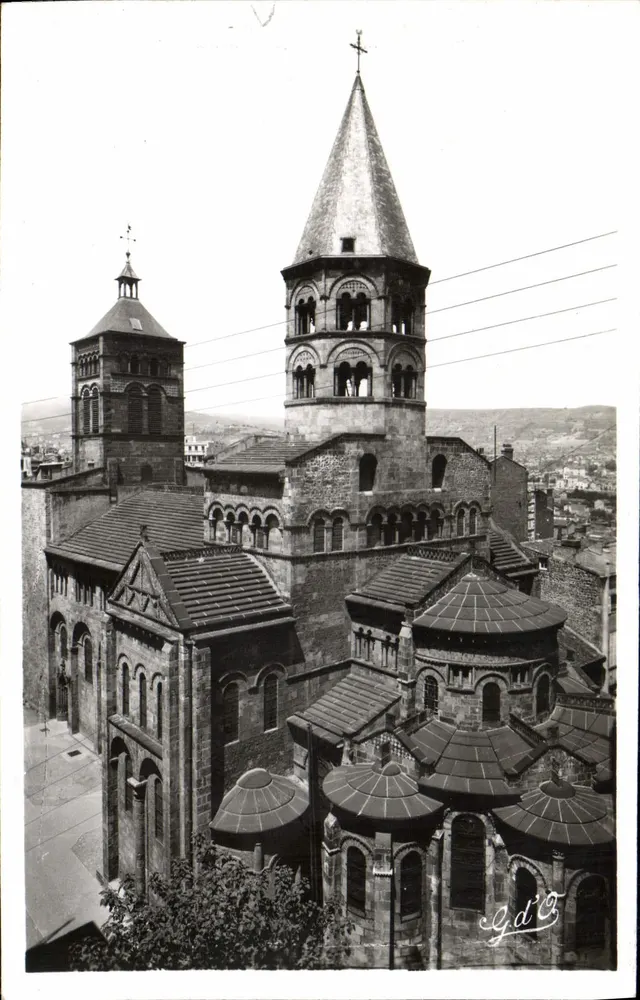 Kirche Notre-Dame du Port — Clermont-Ferrand — 236 - Vorderseite