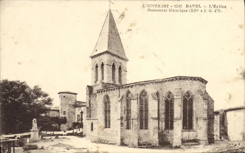 Ravel - Die Kirche — Historisches Denkmal (12. Jahrhundert) — G. d'O. - Vorderseite