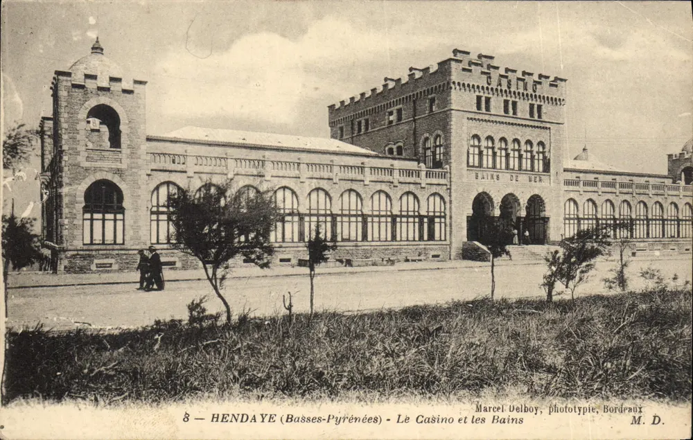 Hendaye (Basses-Pyrénées) — O Casino e os Banhos — Marcel Delboy, fototipia, Bordeaux - Frente