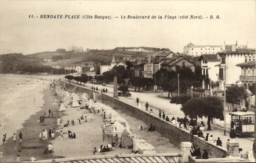 Hendaye-Plage (Costa Basca) — O Boulevard de la Plage (lado Norte) — B.R. - Frente