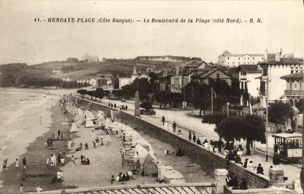 Hendaye-Plage (Costa Basca) — O Boulevard de la Plage (lado norte) — B. R. - Frente