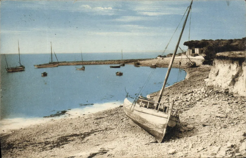 Port Angoulins — widok portu z łodzią na plaży — Wydawnictwo artystyczne R. Bergevin, nr 3568 - Awers