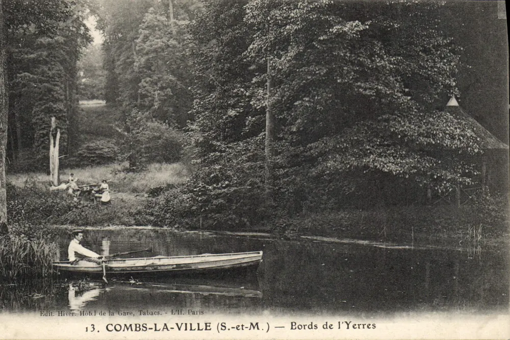 COMBS-LA-VILLE (S.-et-M.) — Sponde dell'Yerres — Editore Inverno, Hotel de la Gare, Parigi - Recto