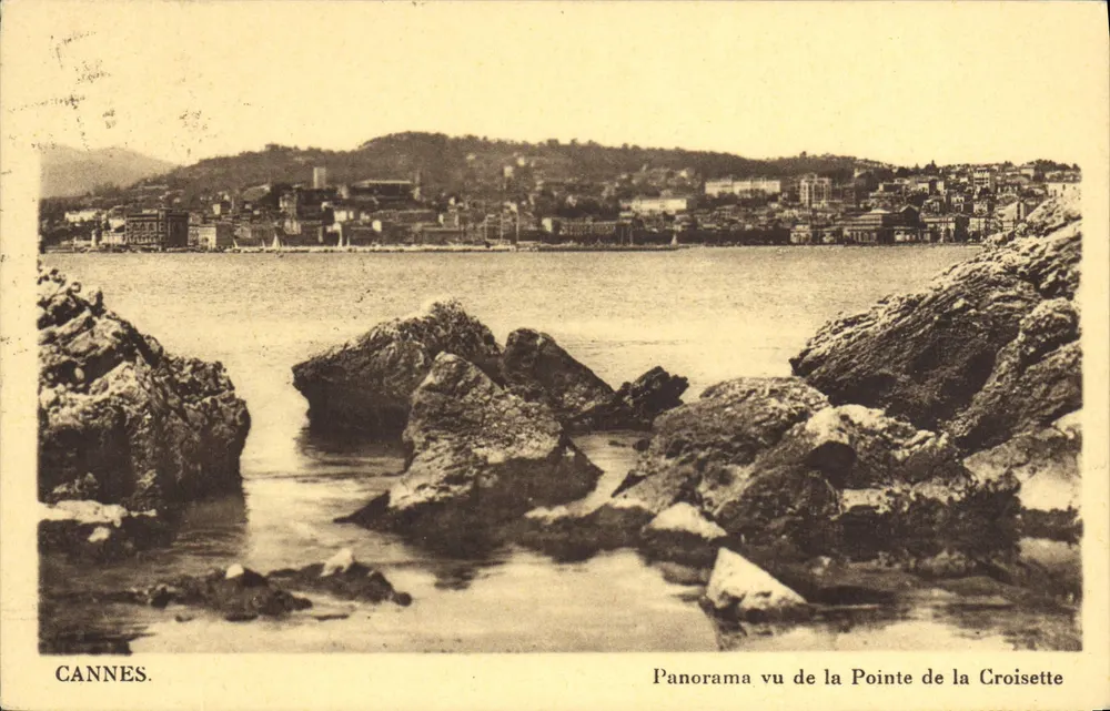 Cannes — Panorama de la Punta de la Croisette — editor desconocido - Anverso