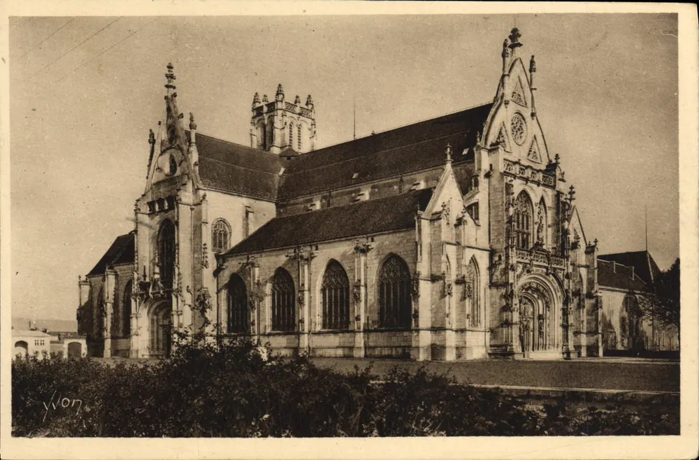 Bourg (Ain) — Igreja de Brou — Vista geral — Les Éditions d'Art Yvon, Paris - Frente