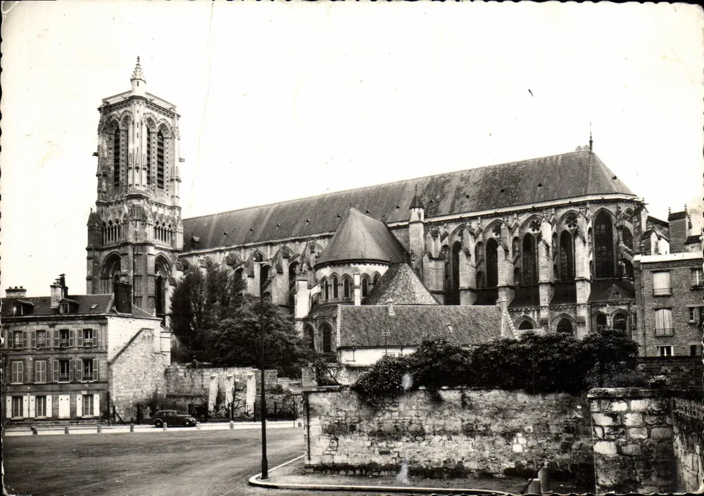 La Cathédrale de Soissons — Vue extérieure sud — Reproduction artistique de la Cathédrale de Soissons, n° 5024 - Frente